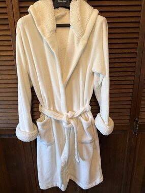 Cozy Hooded Plush Robe - Cream